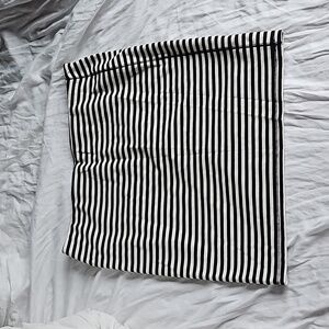 Old Navy black and white striped stretch pencil skirt, size xl